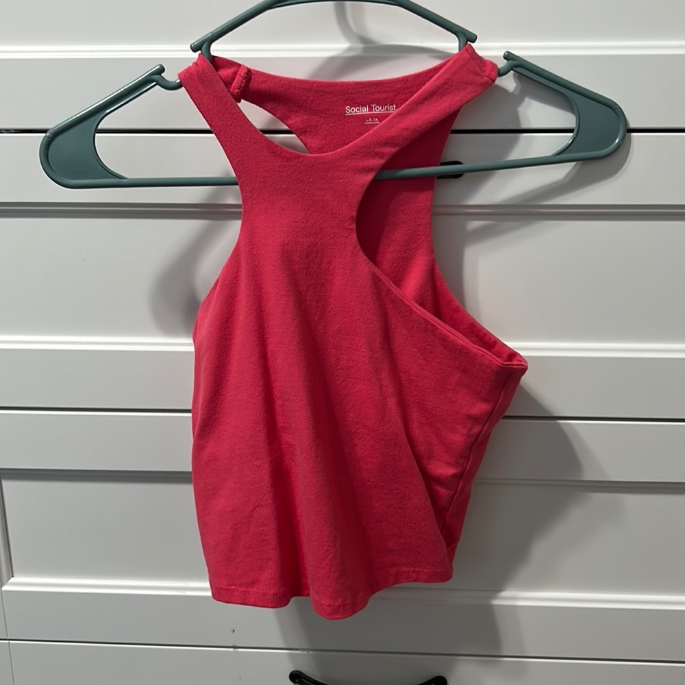 Social Tourist pink tank